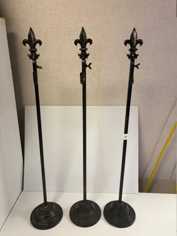 77: 3 Christmas Wreath Display Stands, Fleur-de-Lis, Adjustable - online auction on EastBid