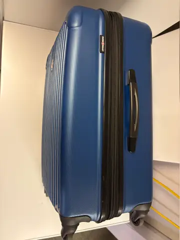 71: SwissGear Blue suitcase is 11 x 16 x 25 inches tall - thumbnail 2