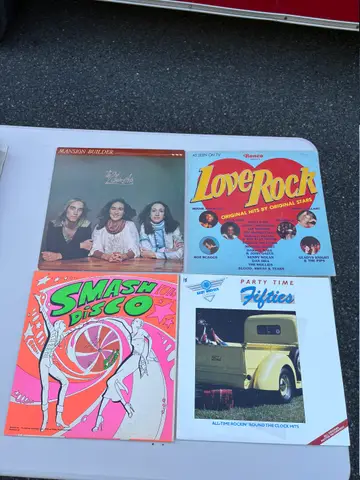 18: 4 Vinyl Records incl. Ronco Love Rock and Party Time Fifties - online auction on EastBid