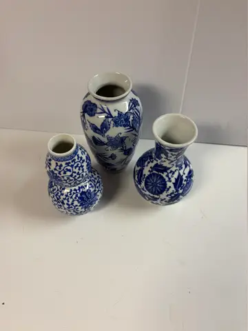 122: Trio of Small Blue and White Porcelain Vases - thumbnail 2
